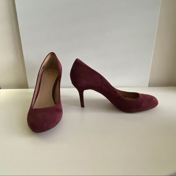 VINCE CAMUTO Sariah WINE BURGUNDY Suede Pumps - Picture 1 of 5